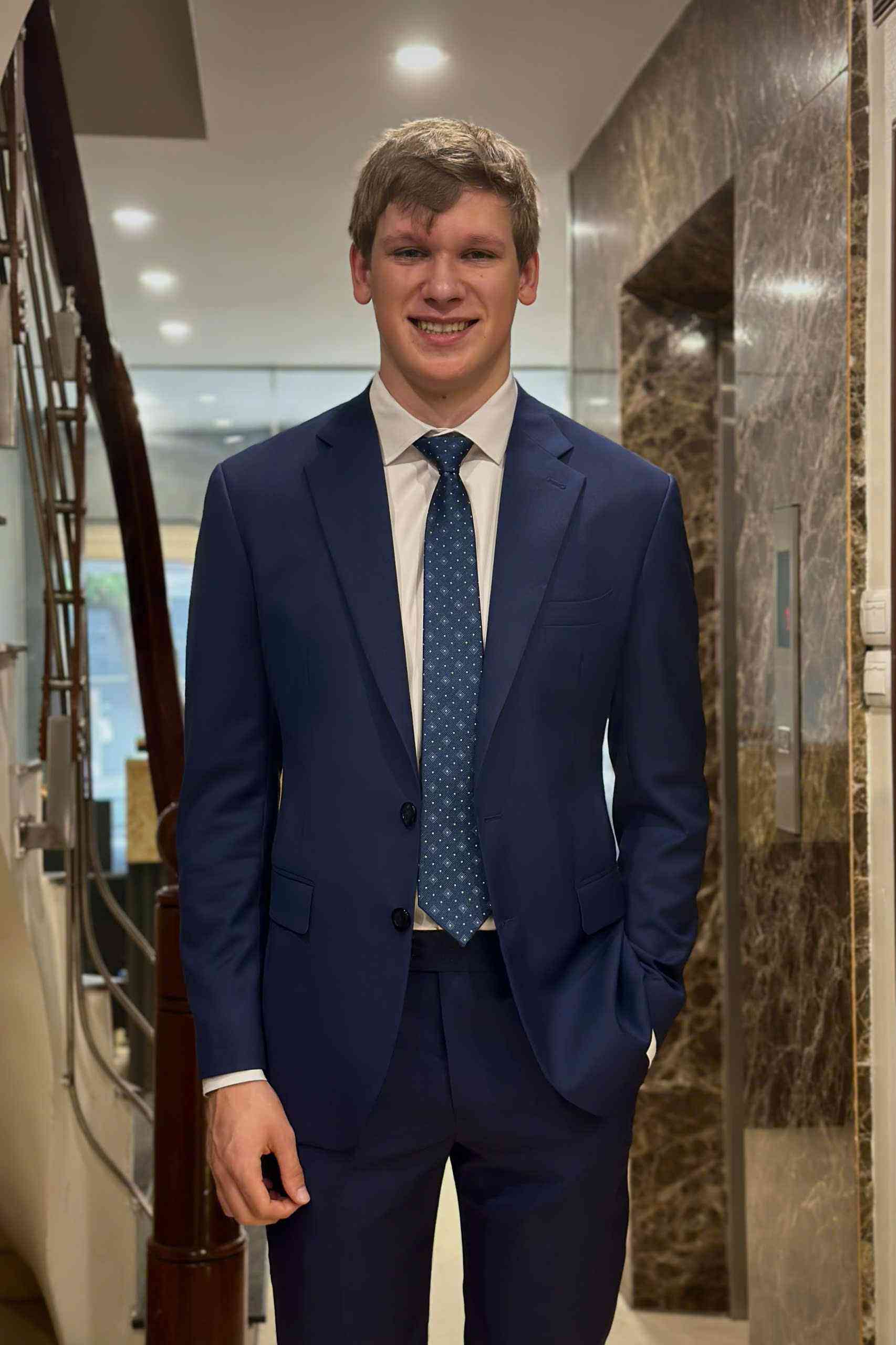 Unlim Tailor navy blue suit, featuring a two-button design and notch lapels.